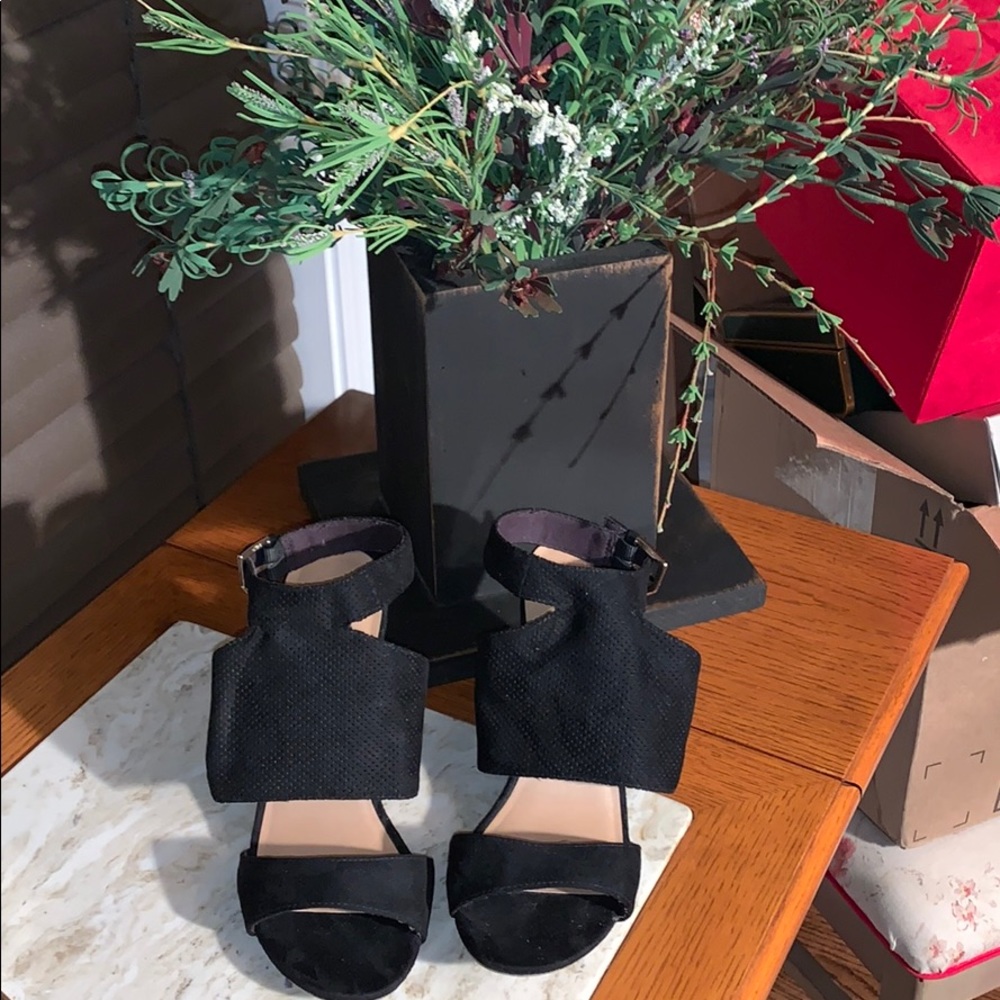 Call It Spring Block Heel Suede Size 8 NWOT Black